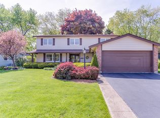 1118 Cheltenham Rd, Elk Grove Village, IL 60007