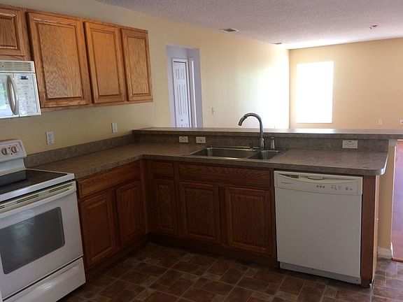 5th image of 1725 Hernando Ave