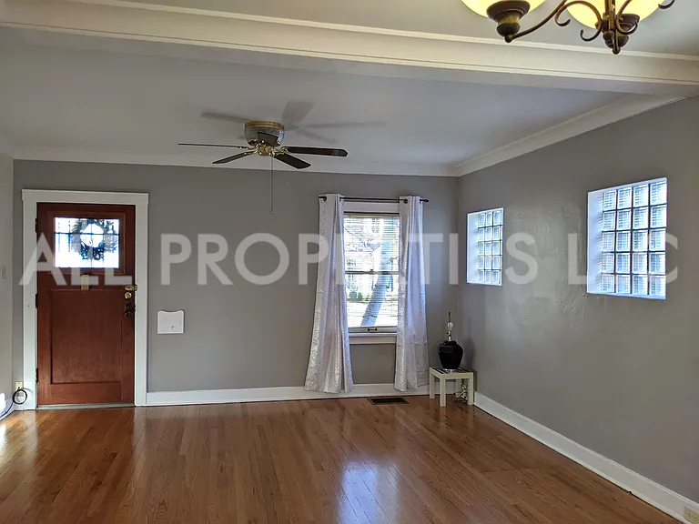 557 S Race St — Photo 7