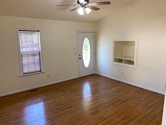 Living Room - TV Nook 14'6" x 13'6"