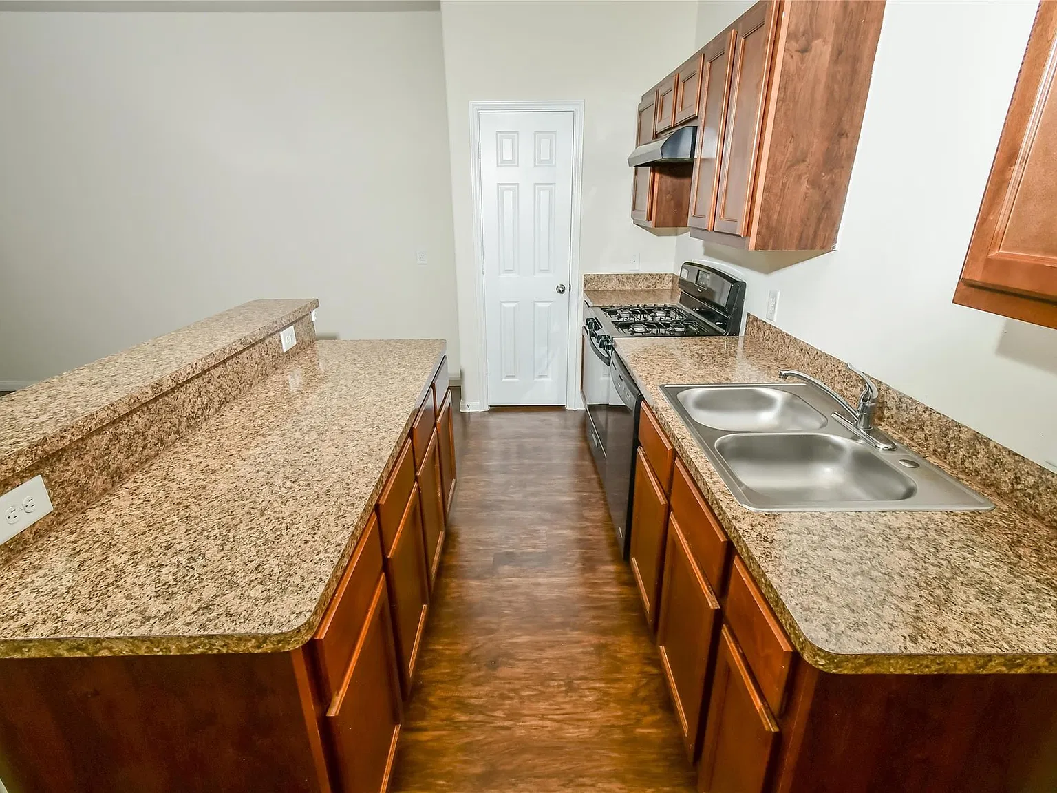 3 bed, 2.5 bath, 1492 sqft, $1,710 — Photo 2