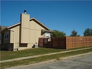 4th image of 519 SW Centurion Ct