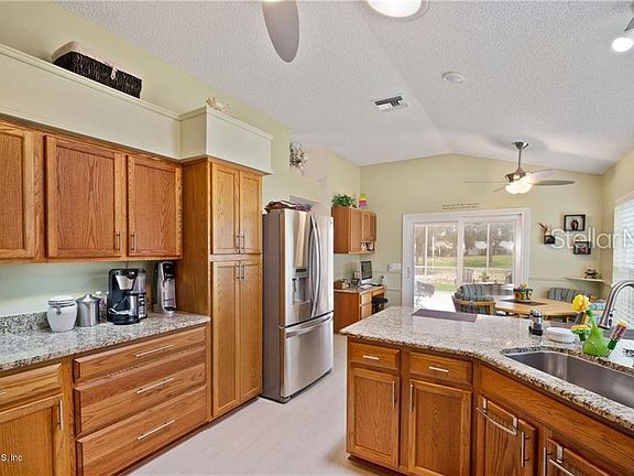 5th image of 929 Ramos Dr
