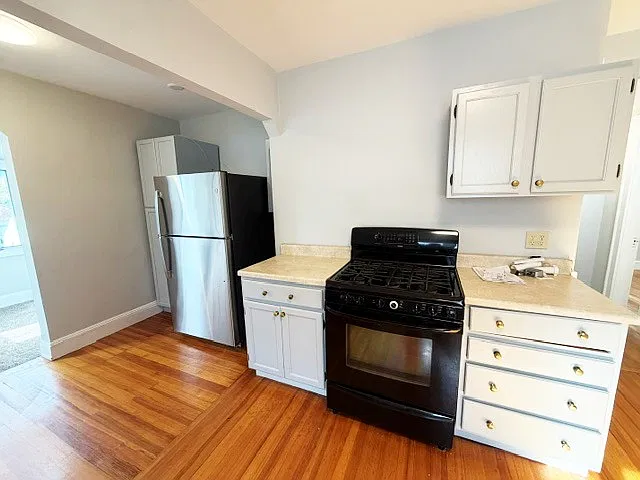 3 bed, 1400 sqft, $3,700 — Photo 2