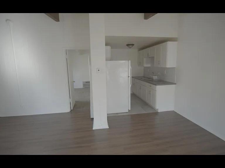 7036 Hawthorn Ave #10 — Photo 4