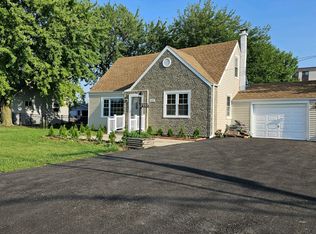 7233 W 85th St, Oak Lawn, IL 60455