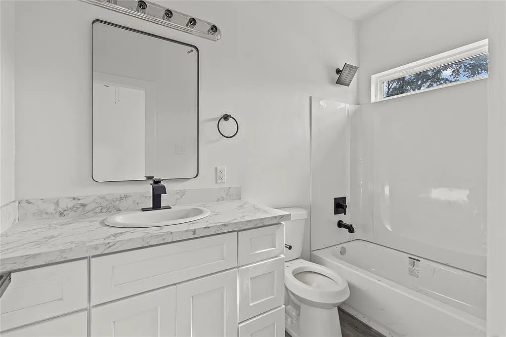 3 bed, 2.0 bath, 980 sqft, $1,600 — Photo 4