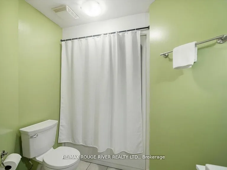 135 James St S #1401 — Photo 27