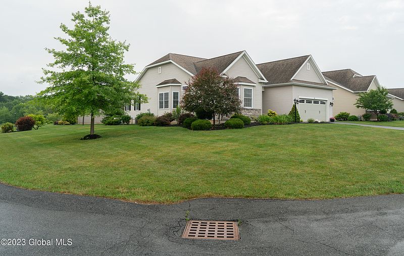 3rd image of 18 Glen Meadow Drive