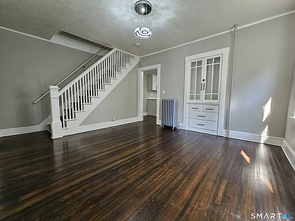5th image of 243 Oak St