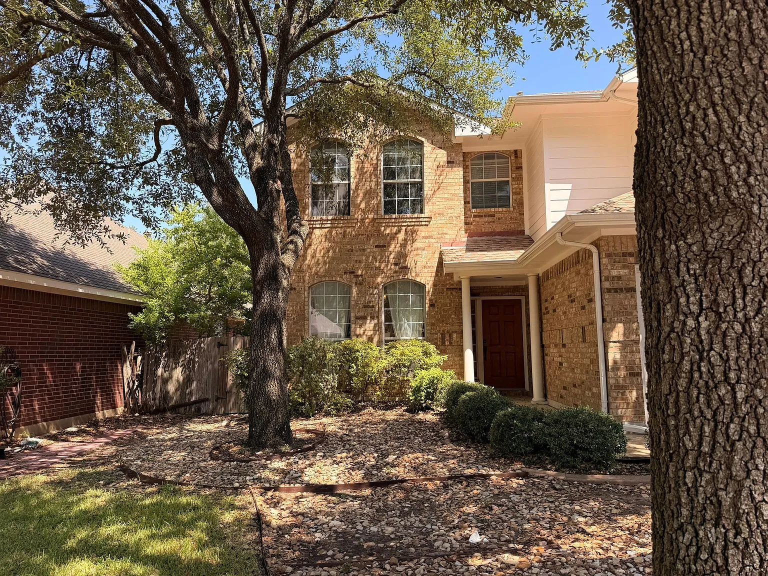 3 bed, 2.5 bath, 2239 sqft, $2,500 — Photo 2