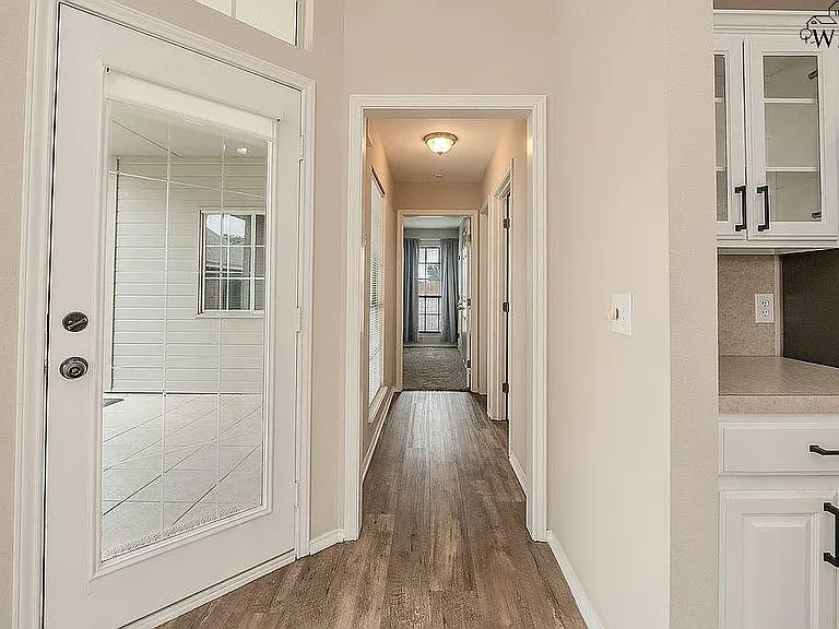 4009 Kingsbury Dr — Photo 8