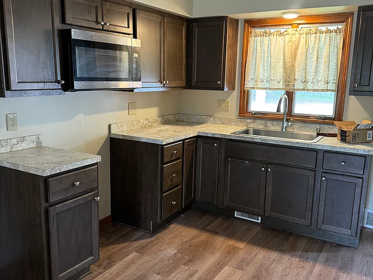 1520 Robbins Ave — Photo 4