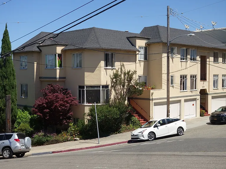 2201 Carroll St — Photo 2