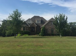 3841 Stonecrest Dr, Columbia, TN 38401