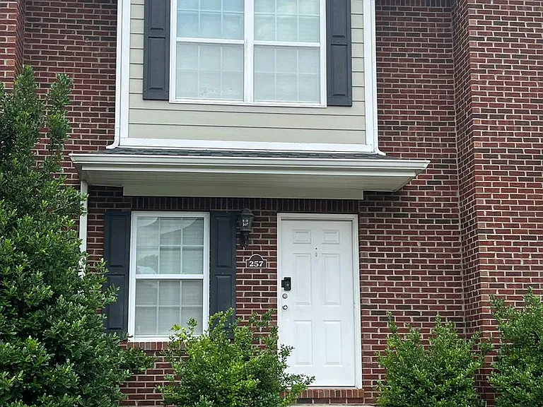 257 Audley Ave — Photo 1