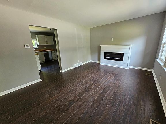 2nd image of 1607 Robinson Cir