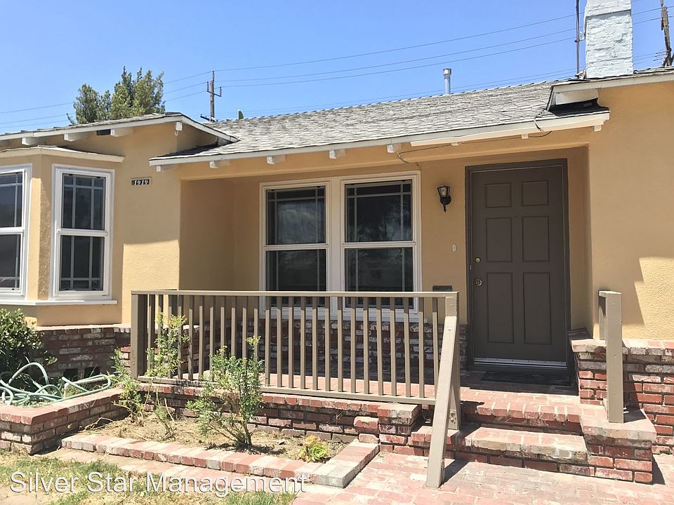 1st image of 1919 N Hollywood Way