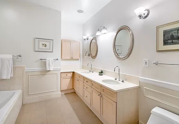 4th image of 252 7th Ave #6RA