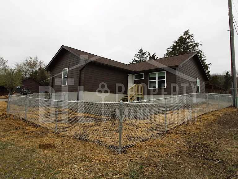 300 Valley Stream Cir — Photo 3