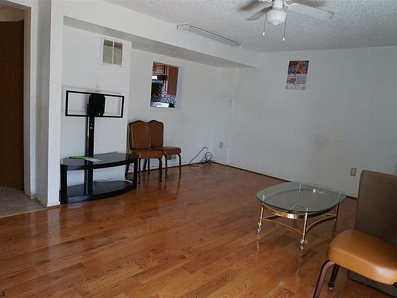 2nd image of 43 Theresa Ct Unit 43