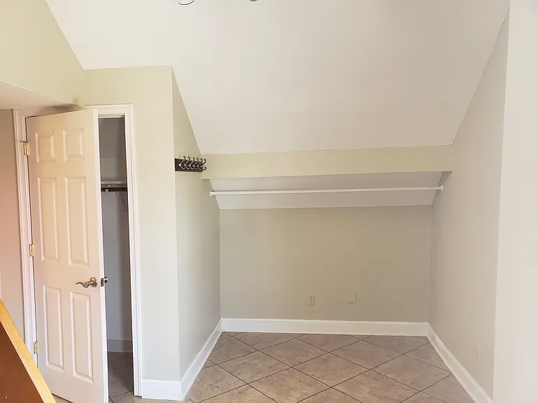 725 E Saint Clair St #5 — Photo 14