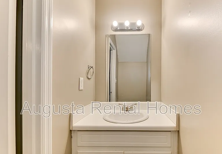 137 Chalet North Ct — Photo 17