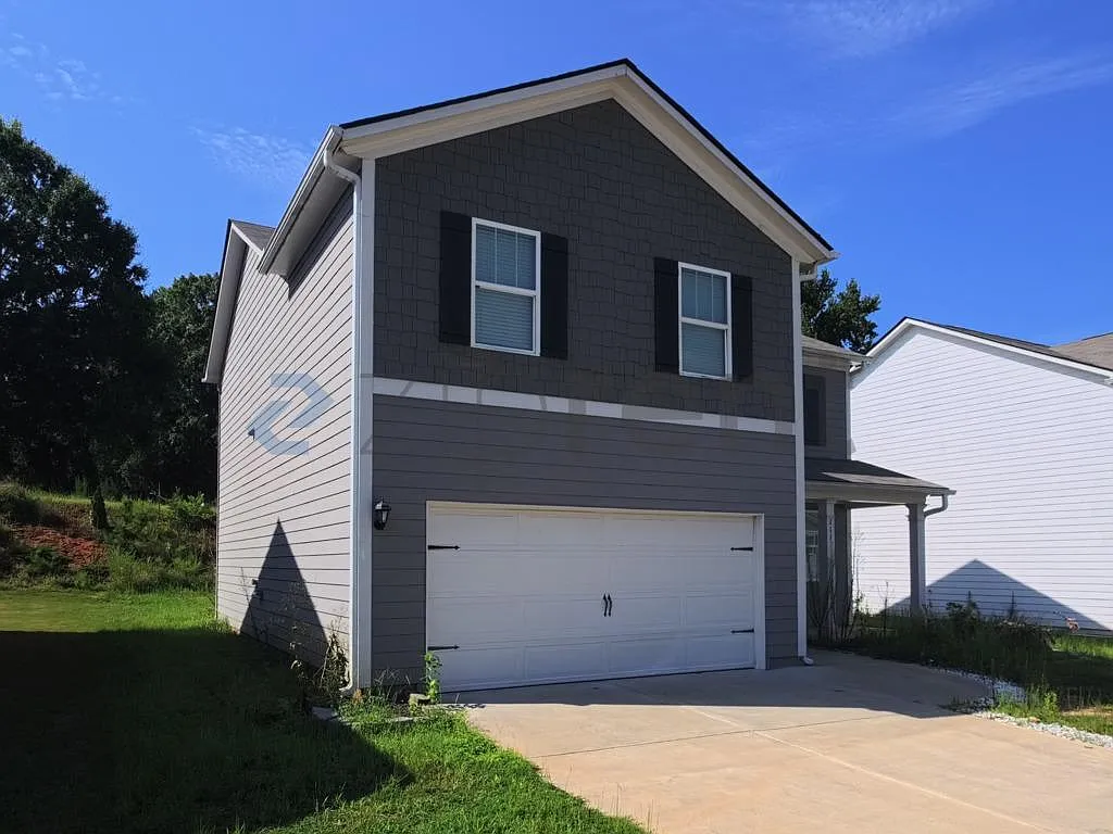 4 bed, 2.5 bath, 2100 sqft, $2,285 — Photo 2