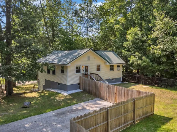 93 Rockaway Road, Falmouth, ME 04105