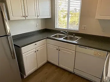 Greenbrier Apartments — Photo 6