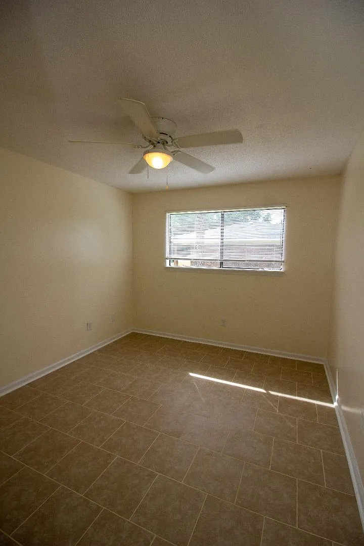 7 University Place - Unit A — Photo 2