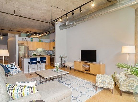 4th image of 900 N Kingsbury St APT 705