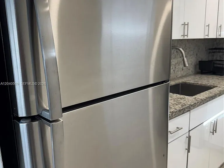 1025 SW 6th Ave #2 — Photo 4