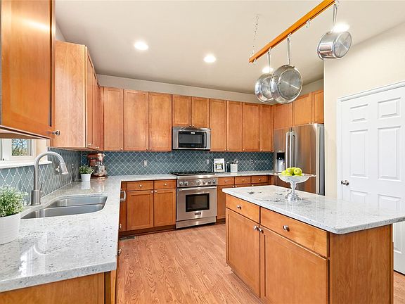 5th image of 2356 Dogwood Dr
