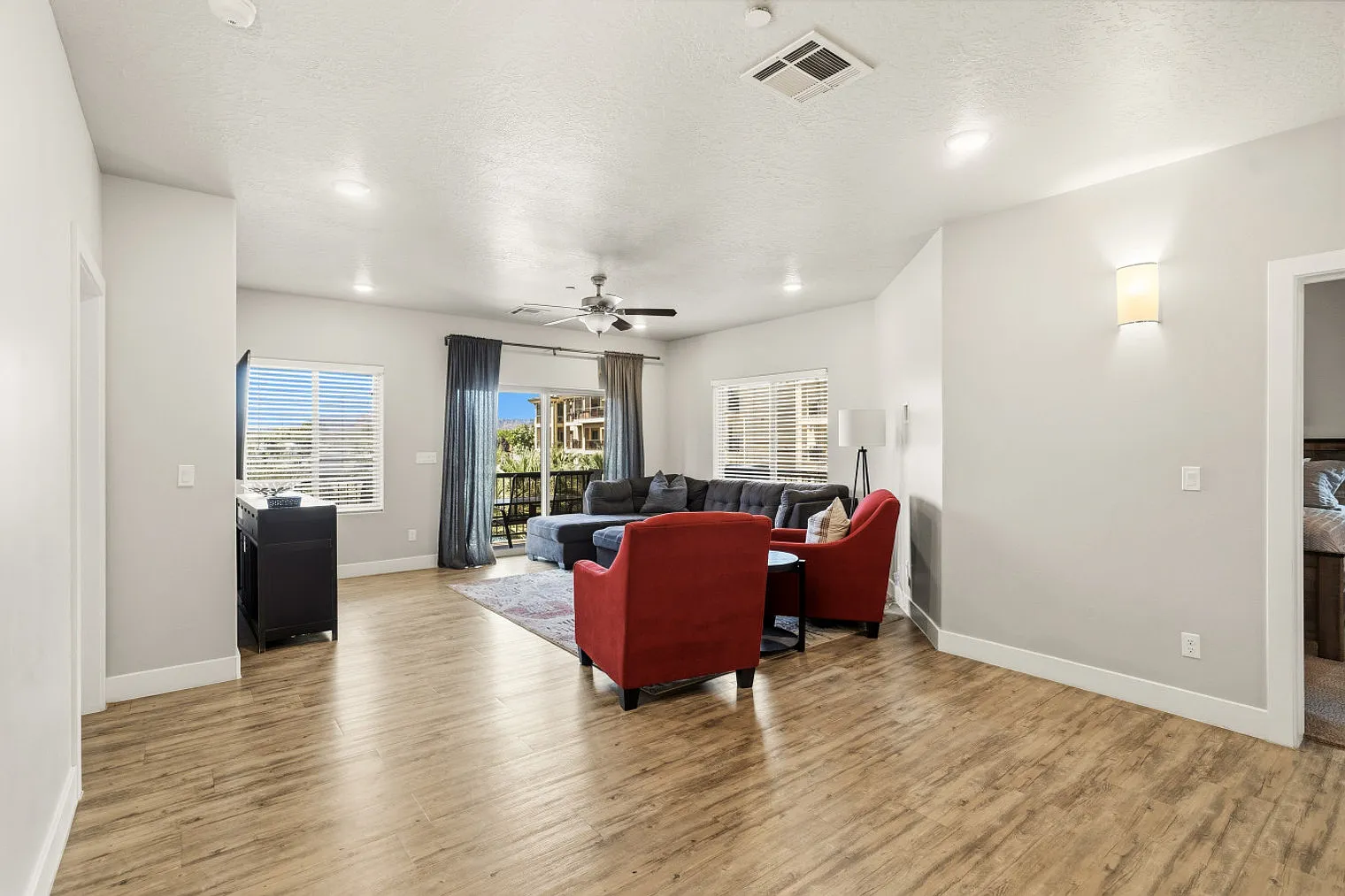 4 bed, 4.0 bath, 2421 sqft, $4,209 — Photo 2