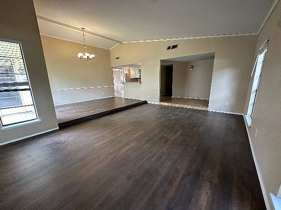 3rd image of 1700 Montana Trl