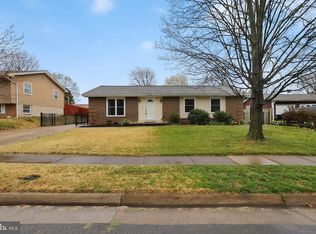 906 N York Rd, Sterling, VA 20164