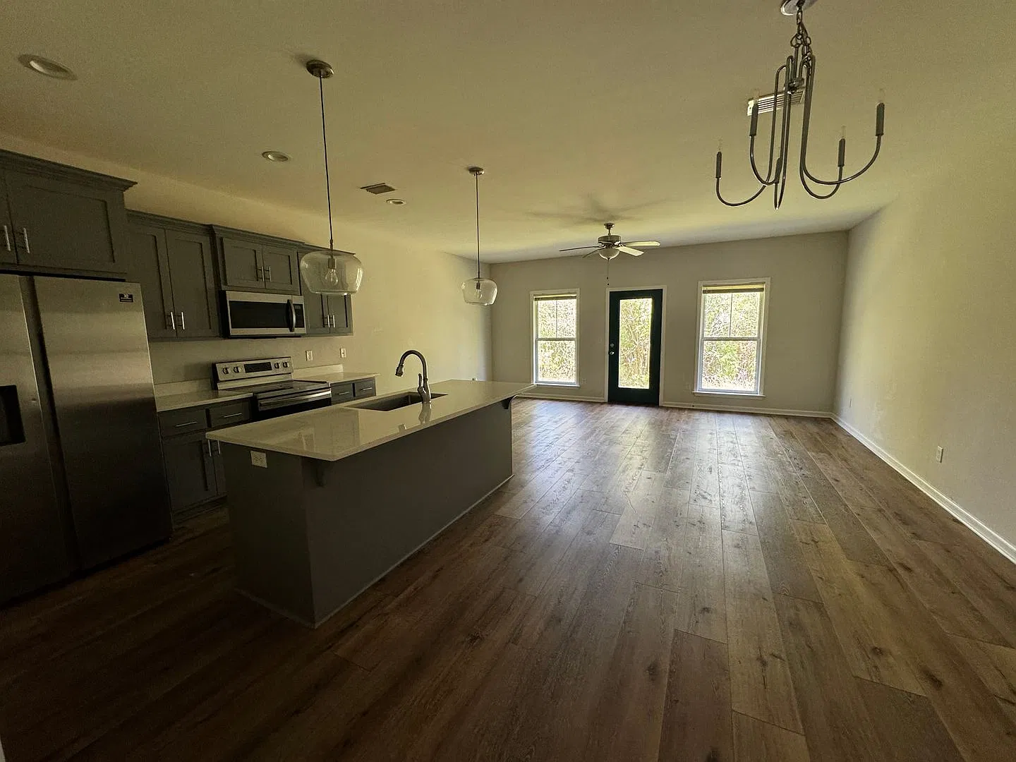 3 bed 2.5 bath — Photo 3