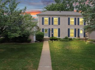 1444 Kings Cove Dr, Rochester, MI 48306