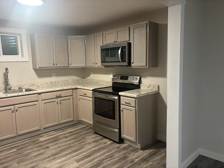 731 Berry St NE — Photo 4