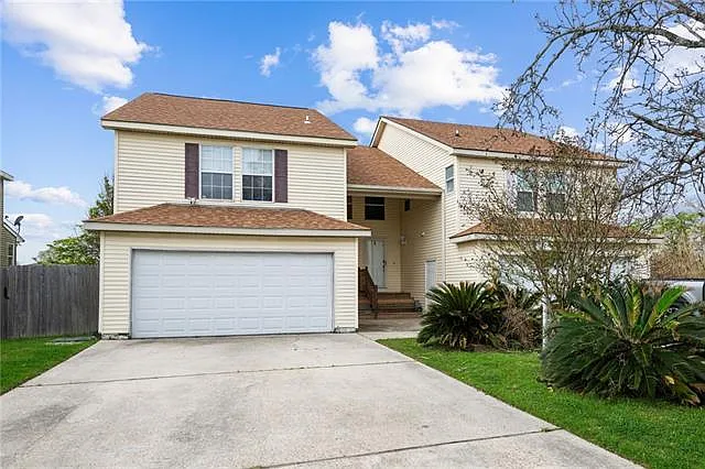 3 bed, 3.0 bath, 2169 sqft, $2,400 — Photo 2