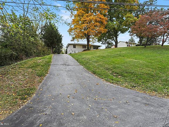 4th image of 2132 Old Taneytown Rd