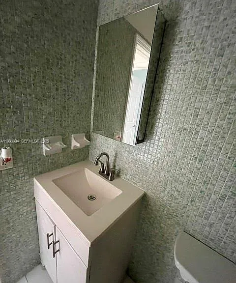 1151 W 28th St #9 — Photo 14
