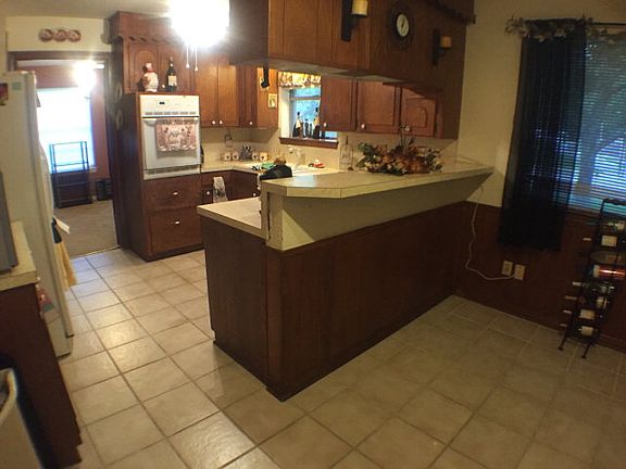 4th image of 123 Begonia St