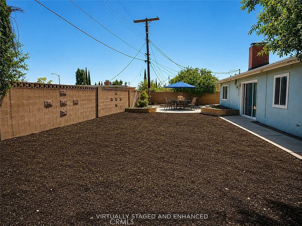 3 bed, 1420 sqft, $4,100 — Photo 3