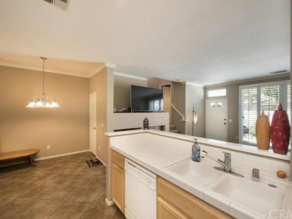 5th image of 822 S Boulder Pl