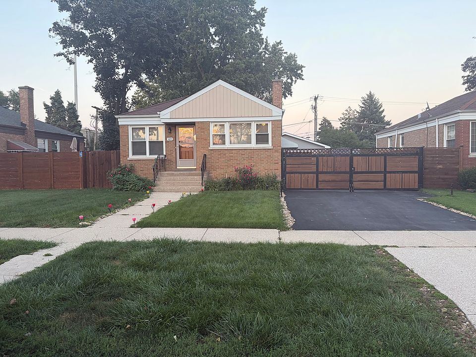 1st image of 109 N Laverne Ave