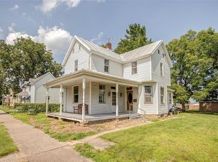 614 S Main St, Red Bud, IL 62278