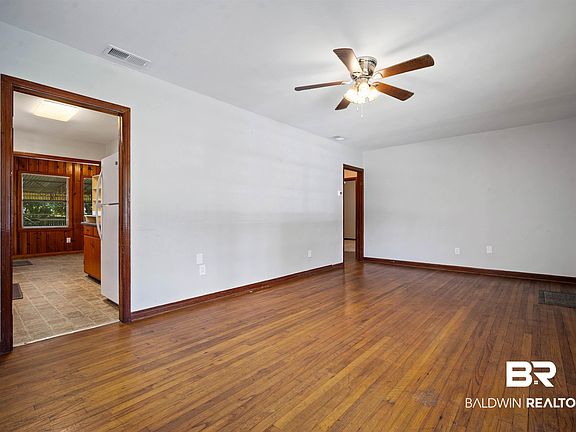 5th image of 9 Elizabeth Ave