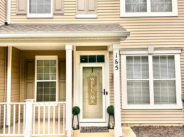 185 Springbrook Trl S, Oswego, IL 60543